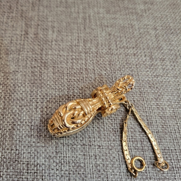 Vintage Glove Clip - Picture 2 of 3